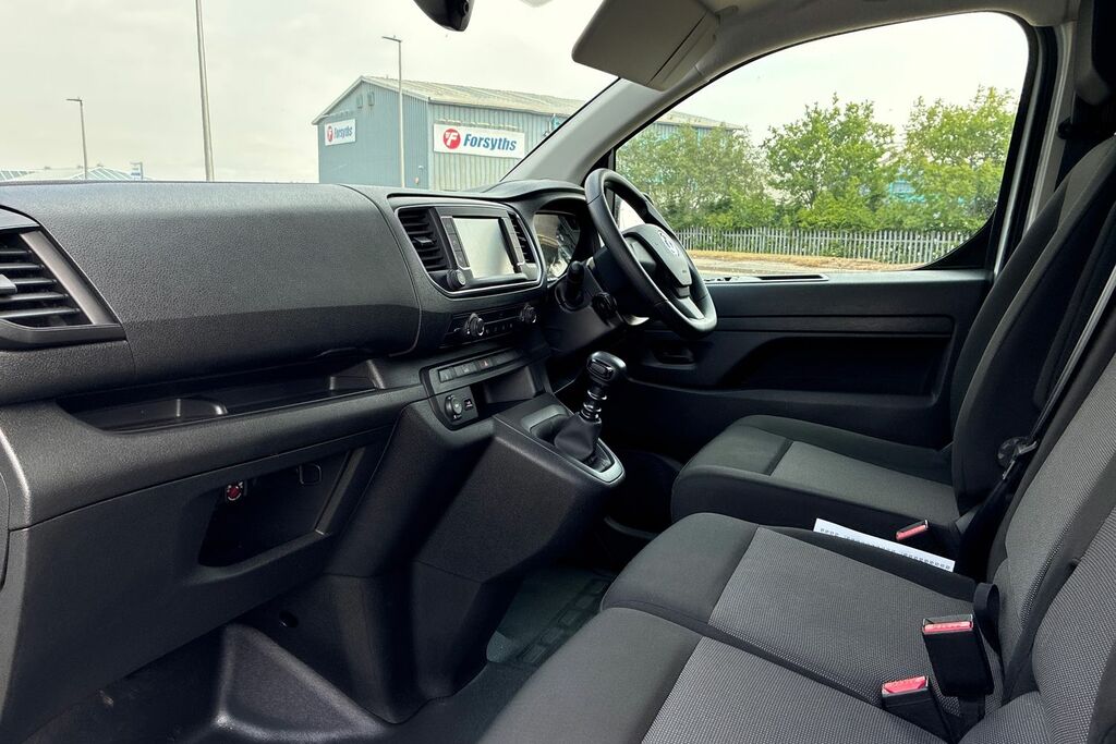 Vauxhall Vivaro 2700 1.5D 120Ps Pro H1 Van White #2