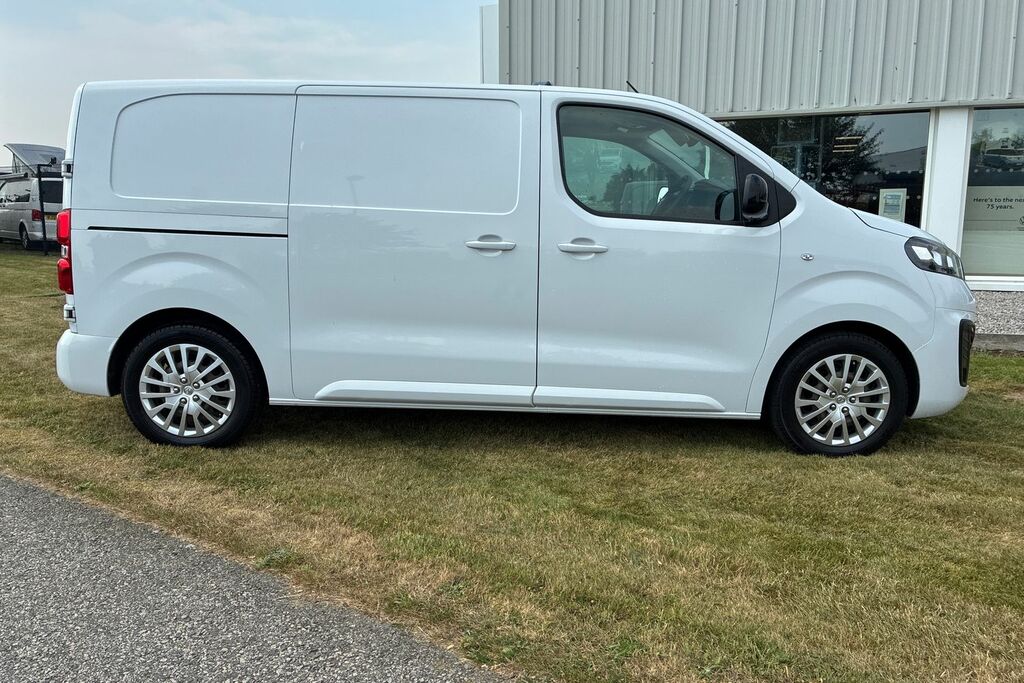 Vauxhall Vivaro 2700 1.5D 120Ps Pro H1 Van White #4