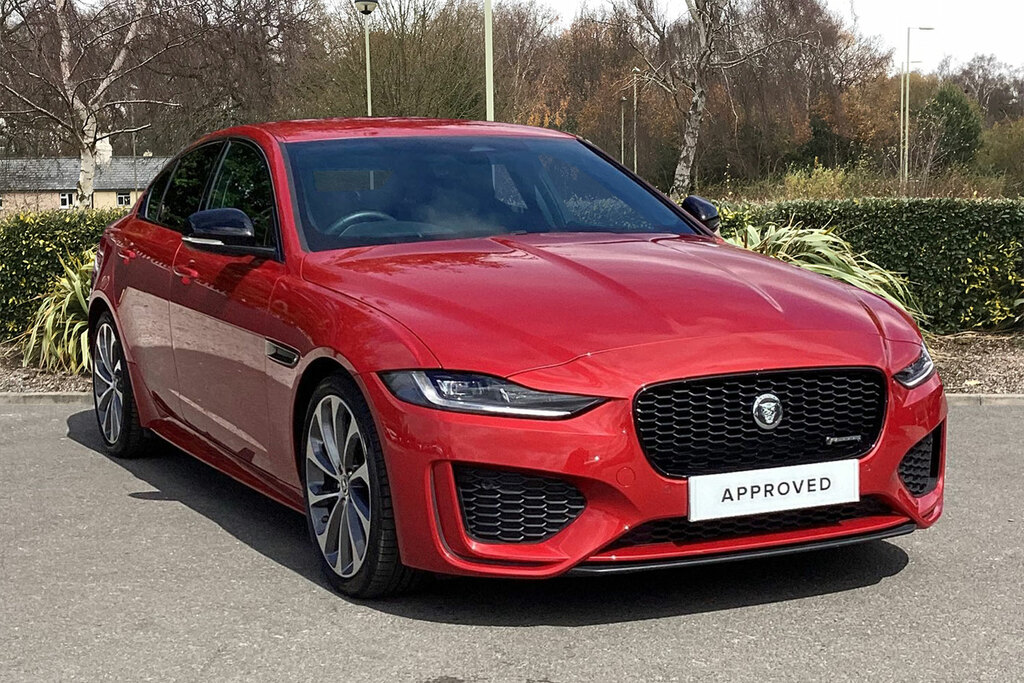 Jaguar XE D200 R-dynamic Se Black Red