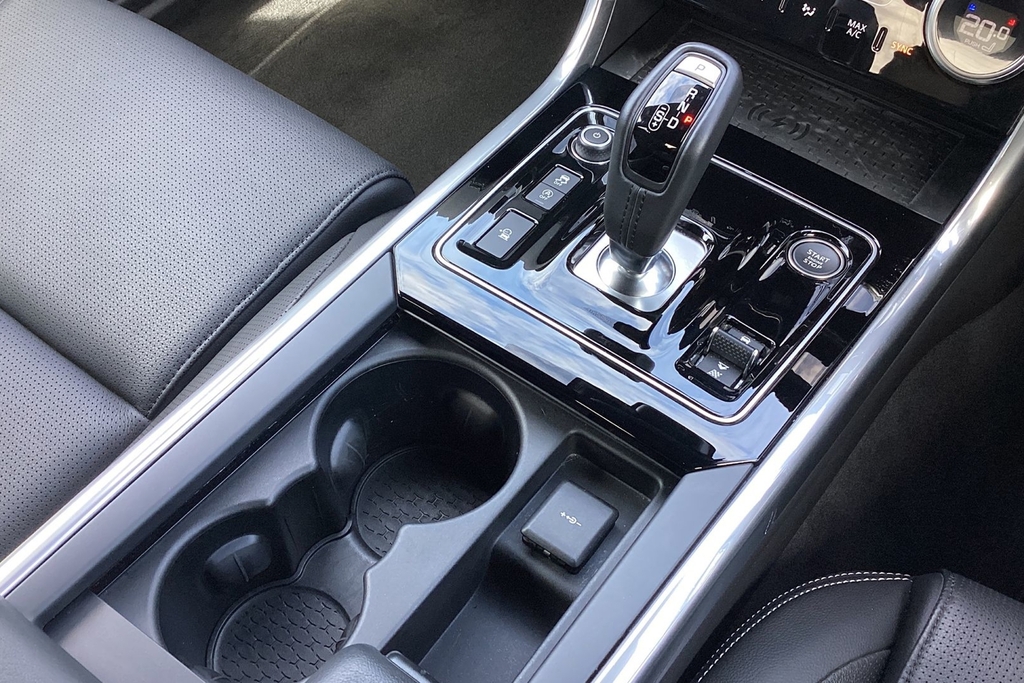 Jaguar XE 2.0 P250 R-dynamic Hse Black Grey #13