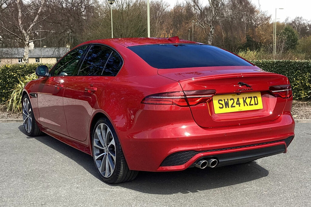Jaguar XE D200 R-dynamic Se Black Red #2
