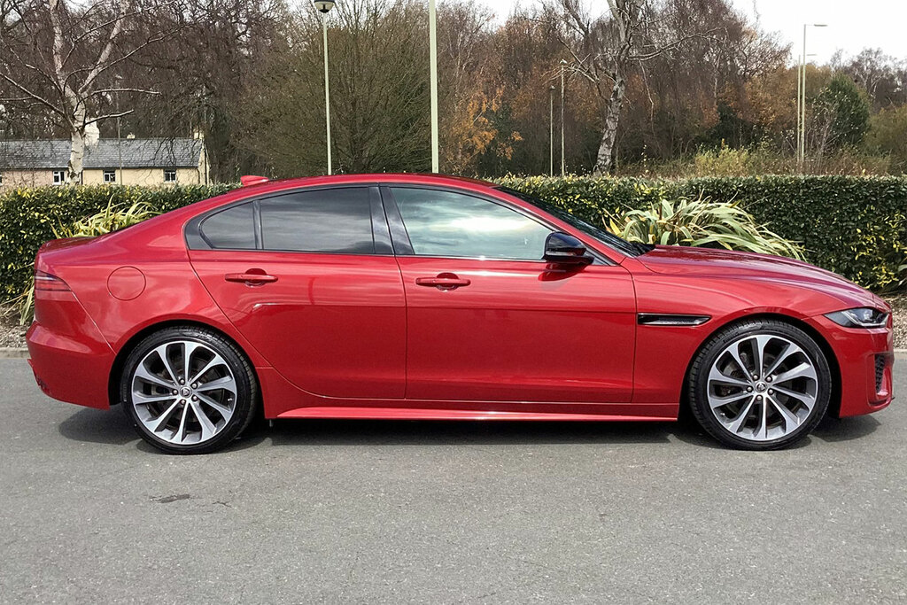 Jaguar XE D200 R-dynamic Se Black Red #5