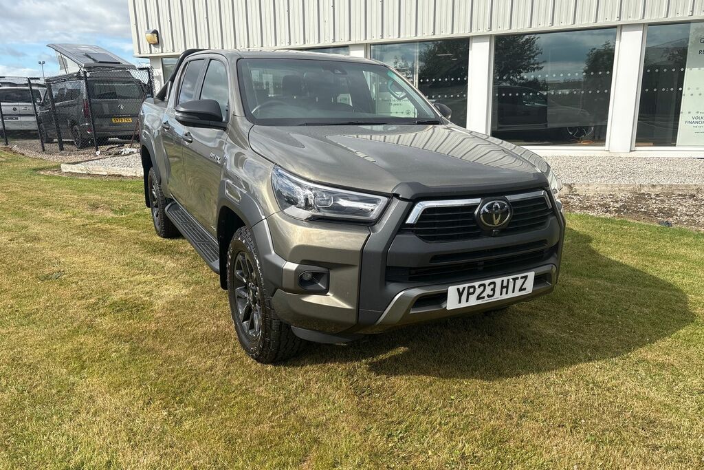 Toyota HILUX Invincible X Dcab Pick Up 2.8 D-4d Brown