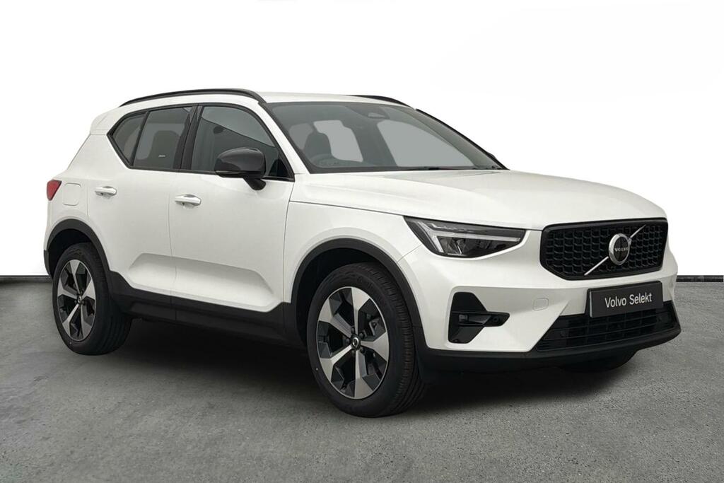 Volvo XC40 Plus, B3 Mild Hybrid, Dark White