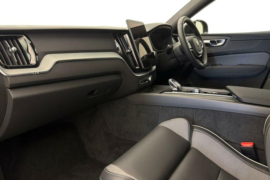 Volvo XC60 Black Edition Plus, T6 Awd Plug-in Hybrid, Electri SM26HRJ Black #2