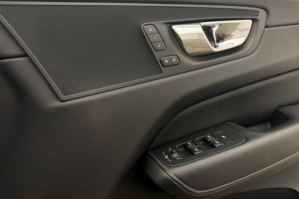 Volvo XC60 Momentum Pro T5 Awd Grey #23