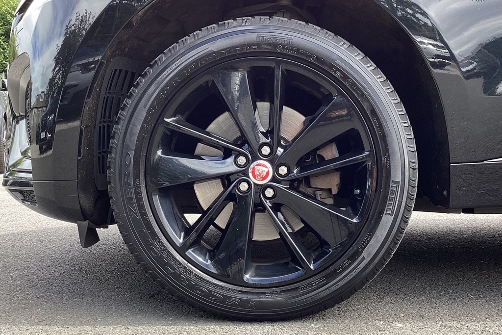 Jaguar F-Pace 2.0 D200 Mhev R-dynamic Se Black Suv Au Red #8
