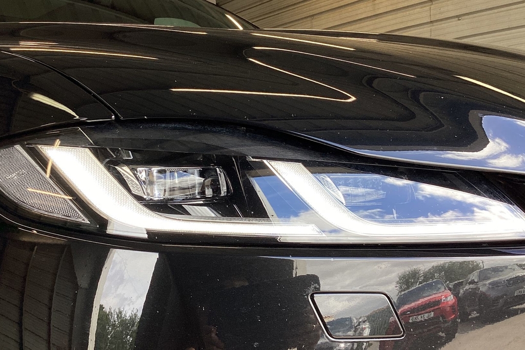 Jaguar F-Pace 2.0 D200 Mhev R-dynamic Se Black Suv Au Red #17