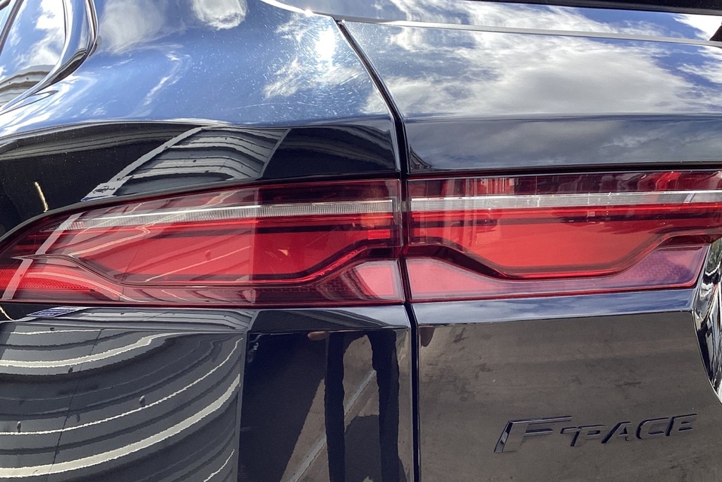 Jaguar F-Pace 2.0 D200 Mhev R-dynamic Se Black Suv Au Red #19