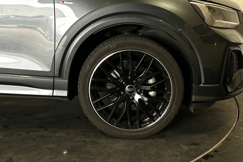 Audi Q2 Black Edition 35 Tfsi 150 Ps S Tronic Grey #5
