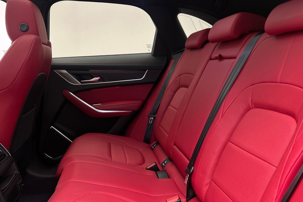 Jaguar F-Pace D200 R-dynamic Black Red #4
