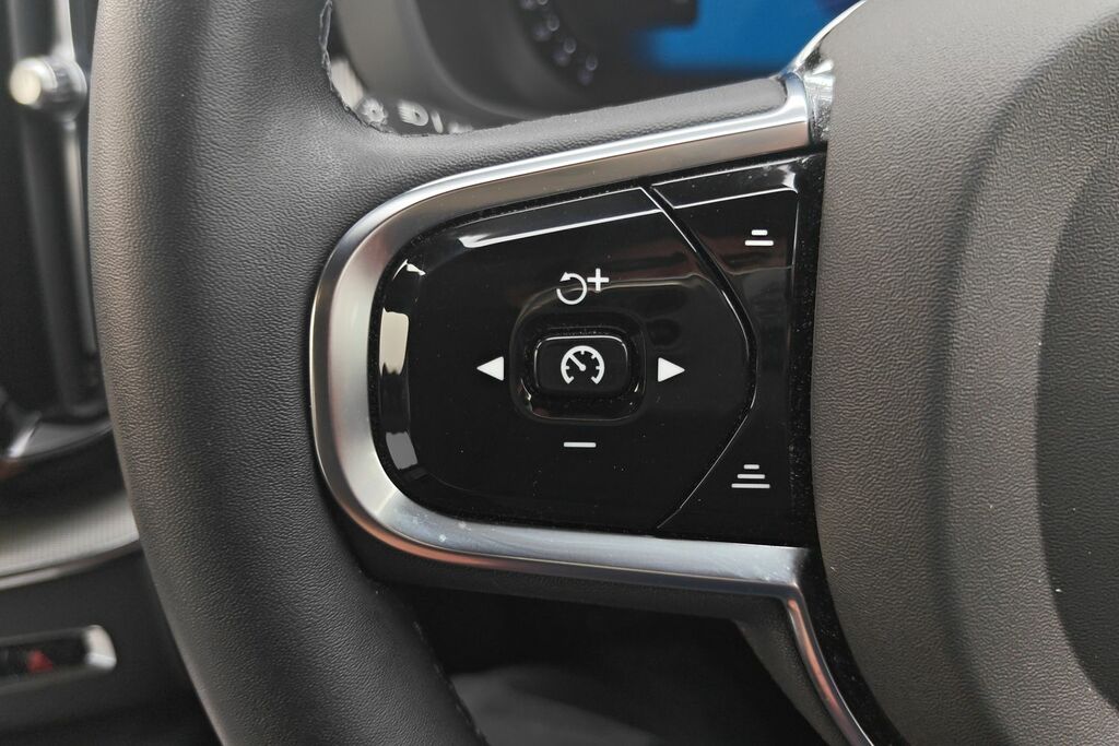 Volvo XC60 B5awd Plus Dark - 360 Silver #11