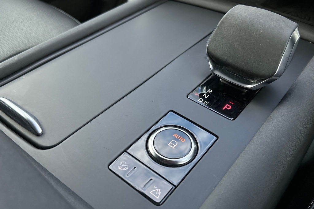 Land Rover Discovery 3.0 D300 Dynamic Hse Grey #13
