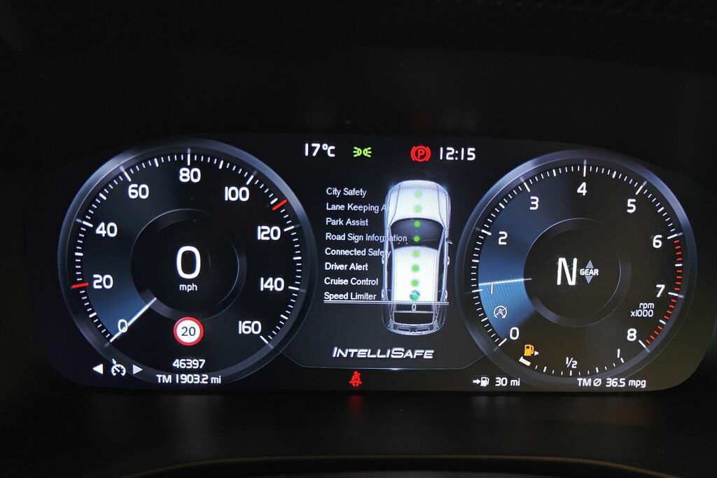 Volvo XC40 2.0 B5 R-design Awd Mhev 247 Bhp Black #7