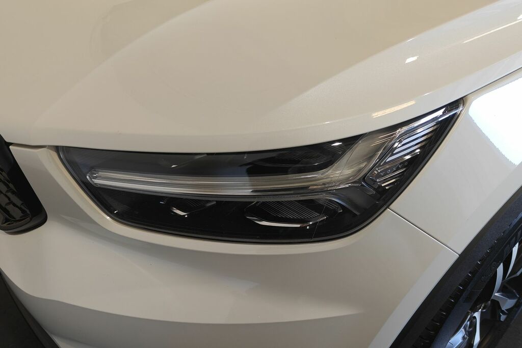 Volvo XC40 2.0 B5 R-design Awd Mhev 247 Bhp Black #18