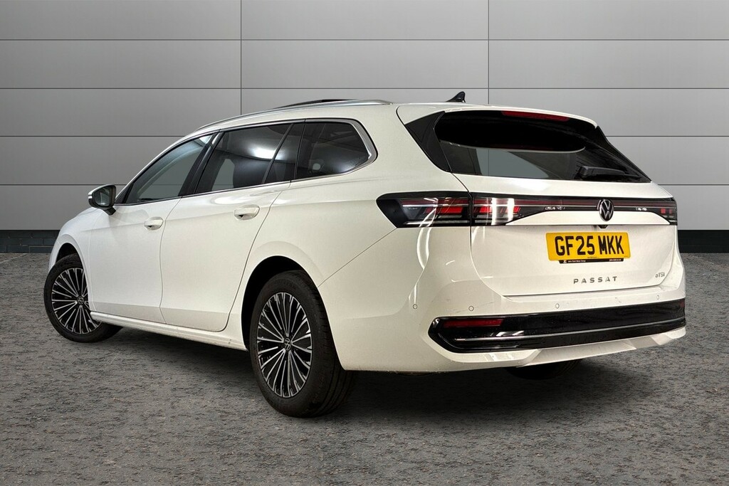 Volkswagen Passat 1.5 Etsi Elegance Dsg White #3