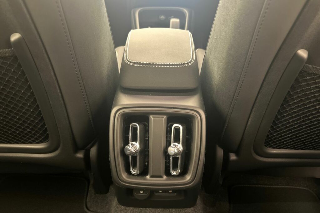 Volvo XC40 2.0 B4p Ultra Dark  #26