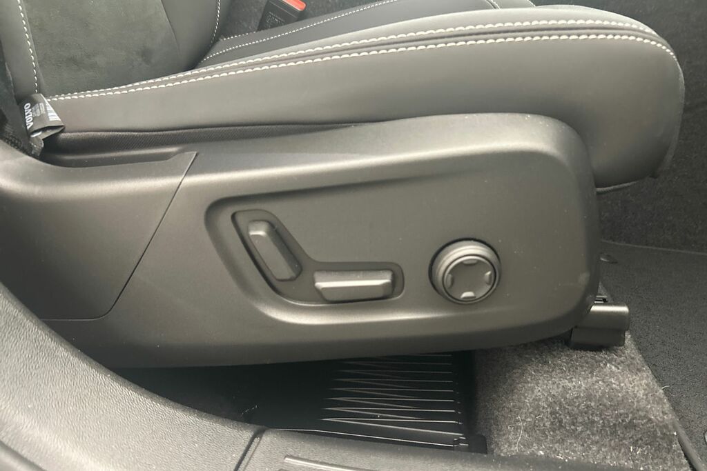Volvo XC40 2.0 B4p Ultra Dark  #29