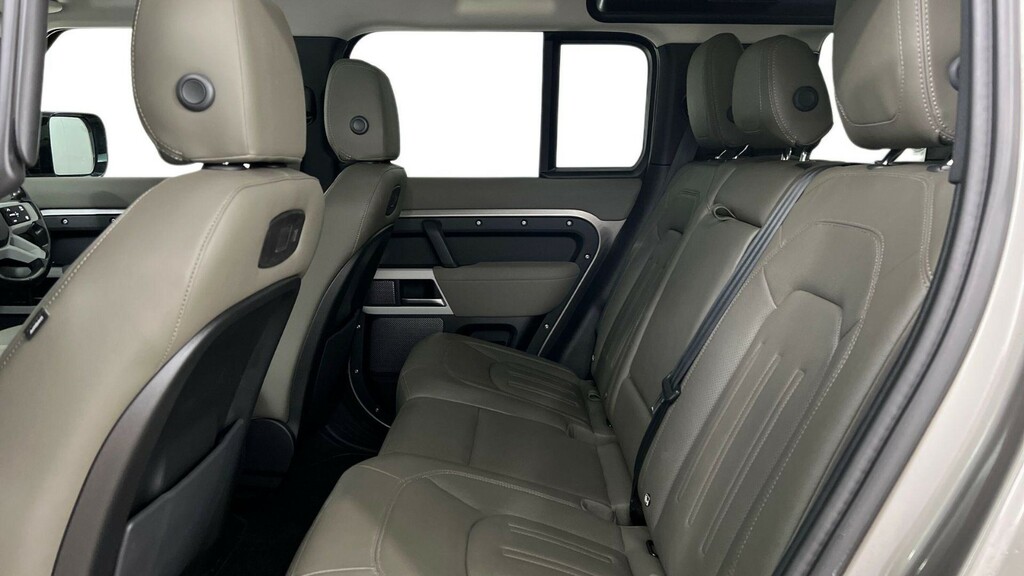 Land Rover Defender 110 D250 Xs Edition Silver #4
