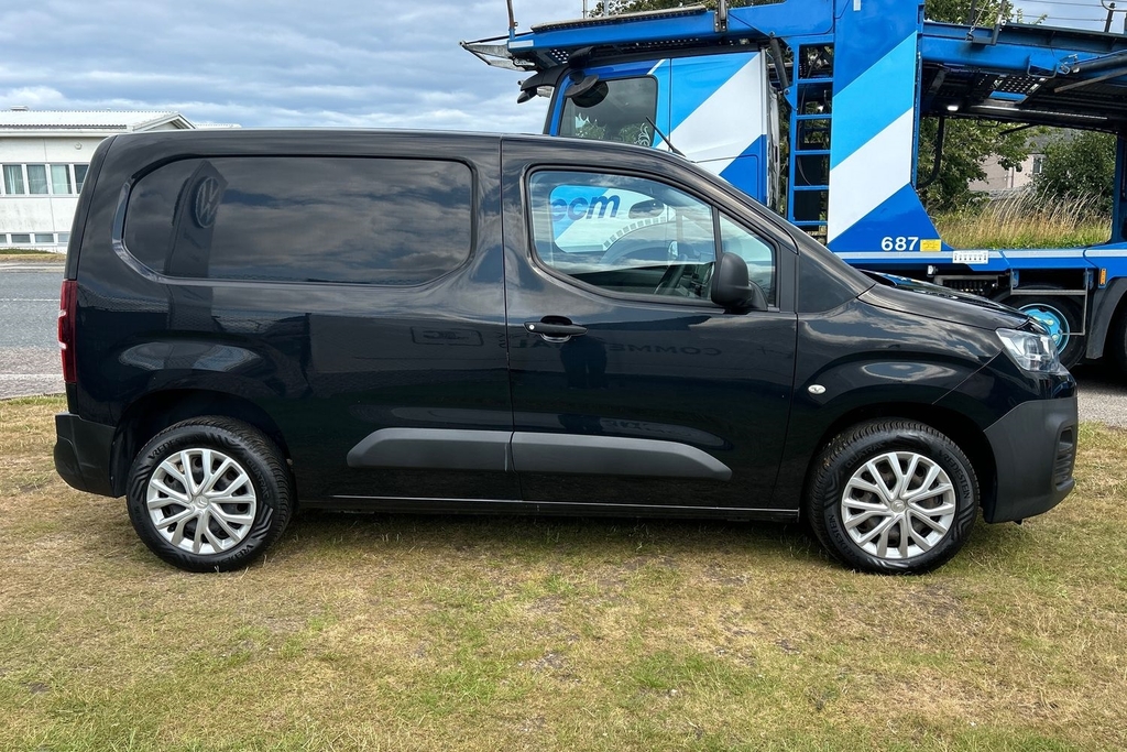 Citroen Berlingo 1.5 Bluehdi 1000Kg Enterprise 100Ps SY21UUR Black #4