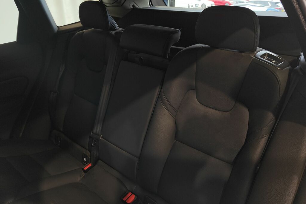 Volvo XC60 2.0 B5 Mhev Core Awd Euro 6 Ss Grey #17