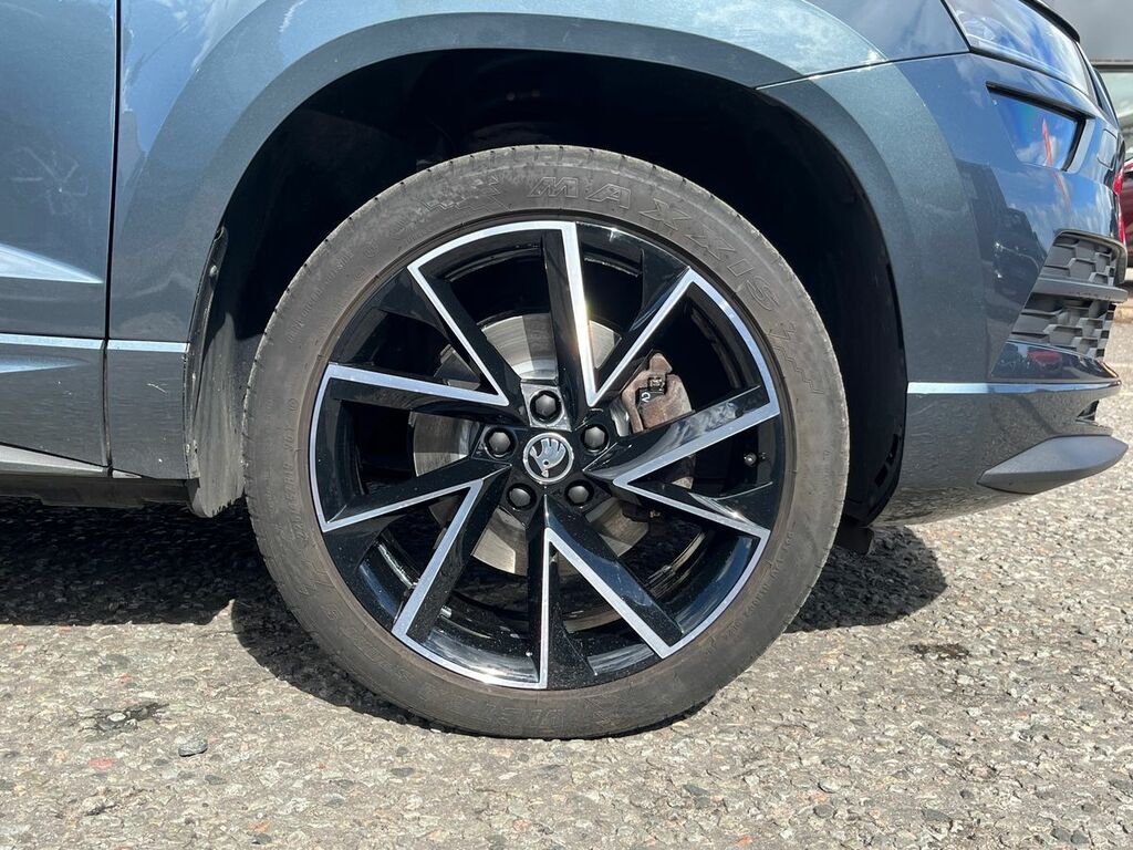 Skoda Karoq 2.0 Tdi 4X4 150Ps Sportline Grey #5