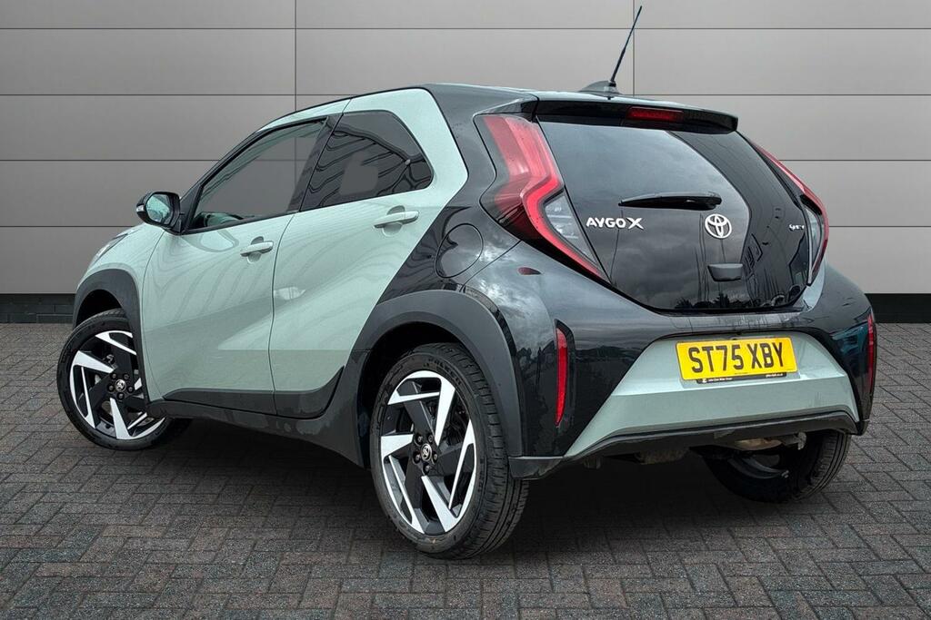 Toyota Aygo X 1.5 Hybrid Design Cvt ST75XBY Green #3