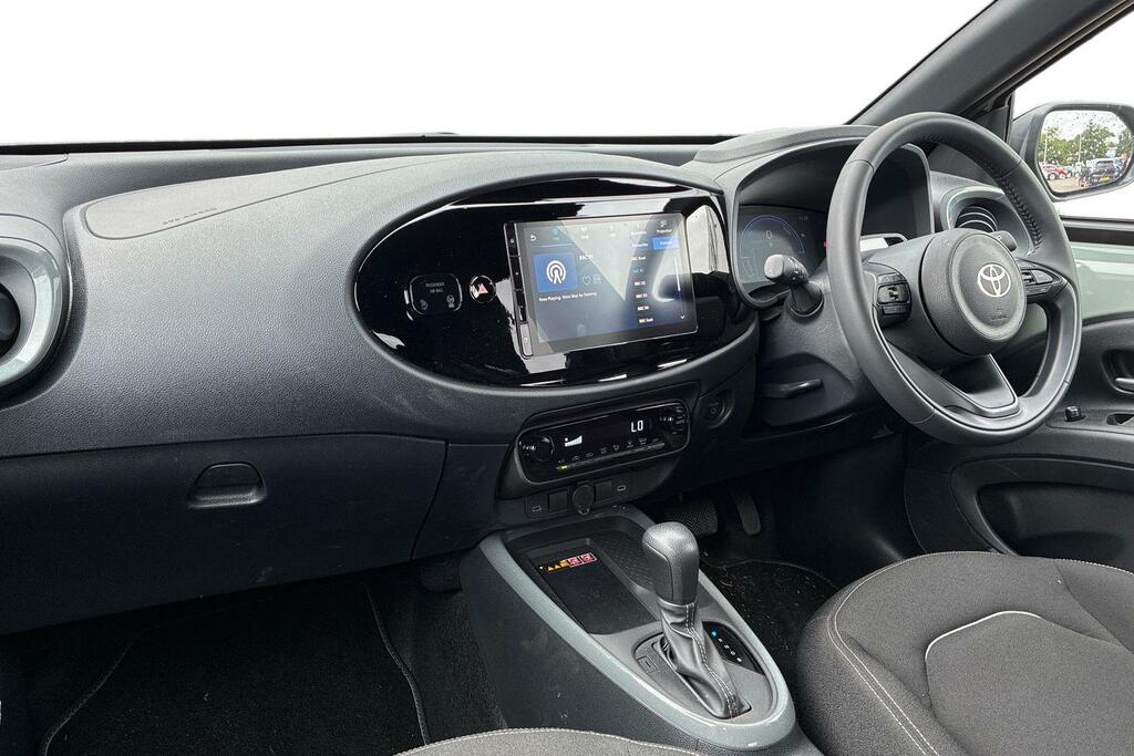 Toyota Aygo X 1.5 Hybrid Design Cvt ST75XBY Green #2