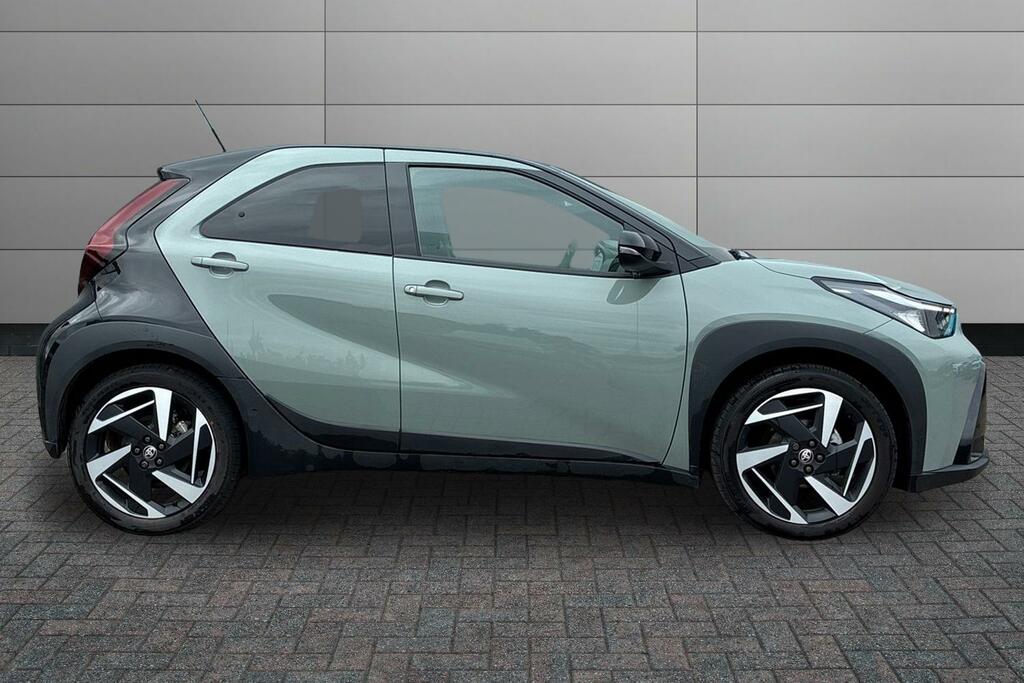 Toyota Aygo X 1.5 Hybrid Design Cvt ST75XBY Green #4