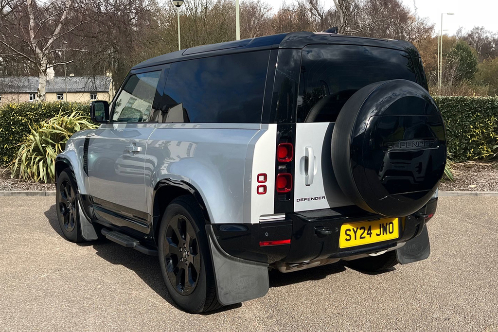 Land Rover Defender 90 D300 X-dynamic Hse Silver #2