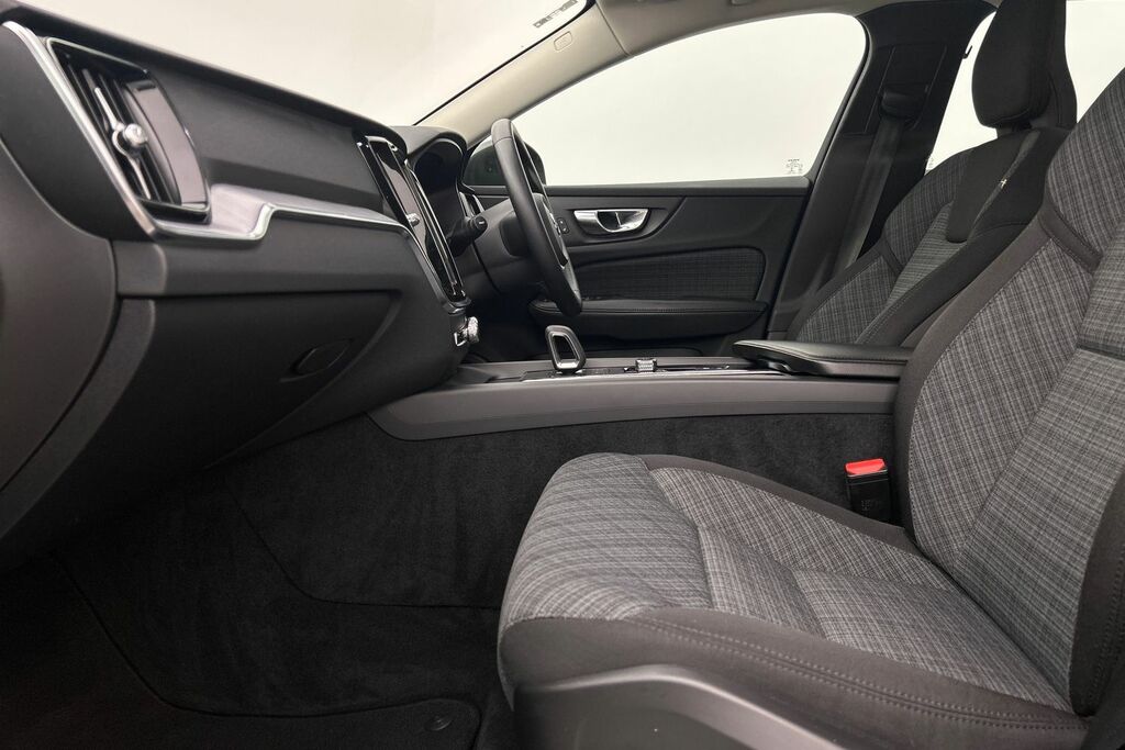 Volvo V60 R-design, B3 Mild Hybrid Black #22