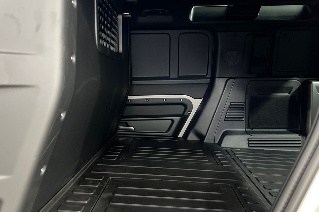 Land Rover Defender 110 D250 S Grey #4
