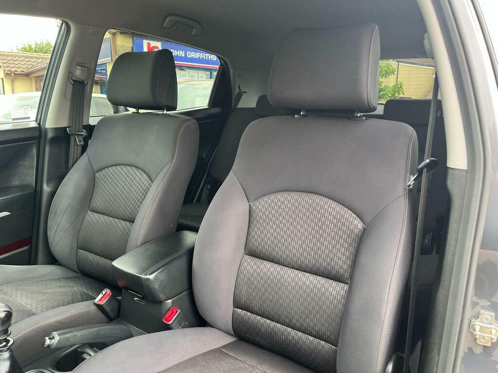 SsangYong Korando Suv White #8