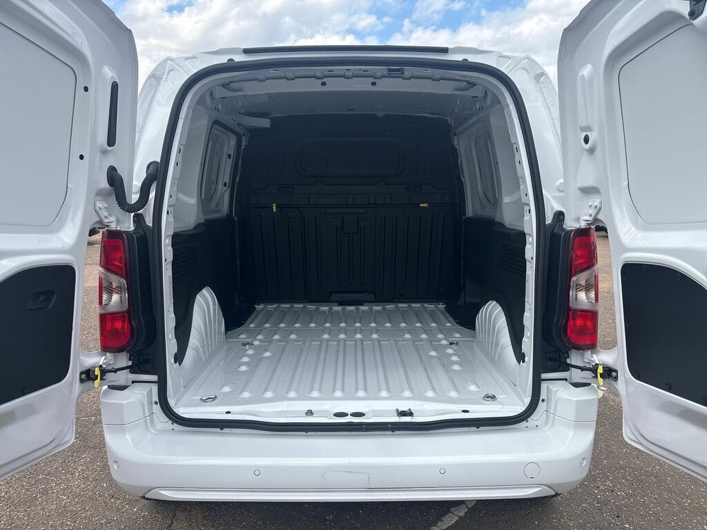 Citroen e-Berlingo 100Kw Plus XL 52Kwh 7 Seat Blue #24
