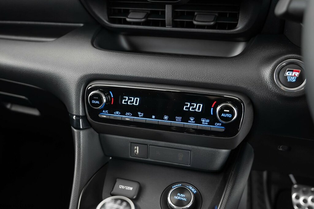 Toyota Yaris 1.5 Hybrid Gr Sport Cvt Grey #29