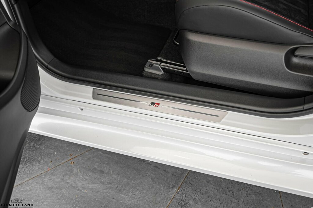 Toyota Yaris 1.5 Hybrid Gr Sport Cvt Grey #40