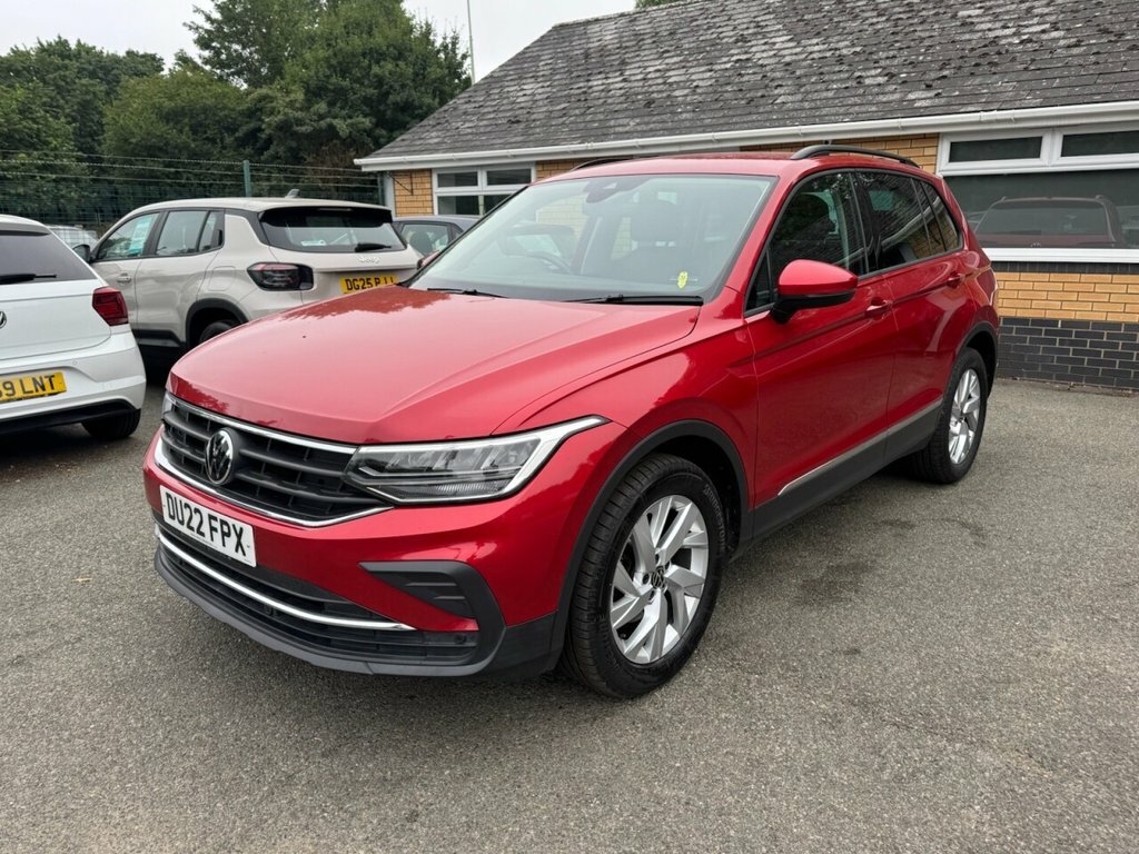 Volkswagen Tiguan 1.5L Life Red