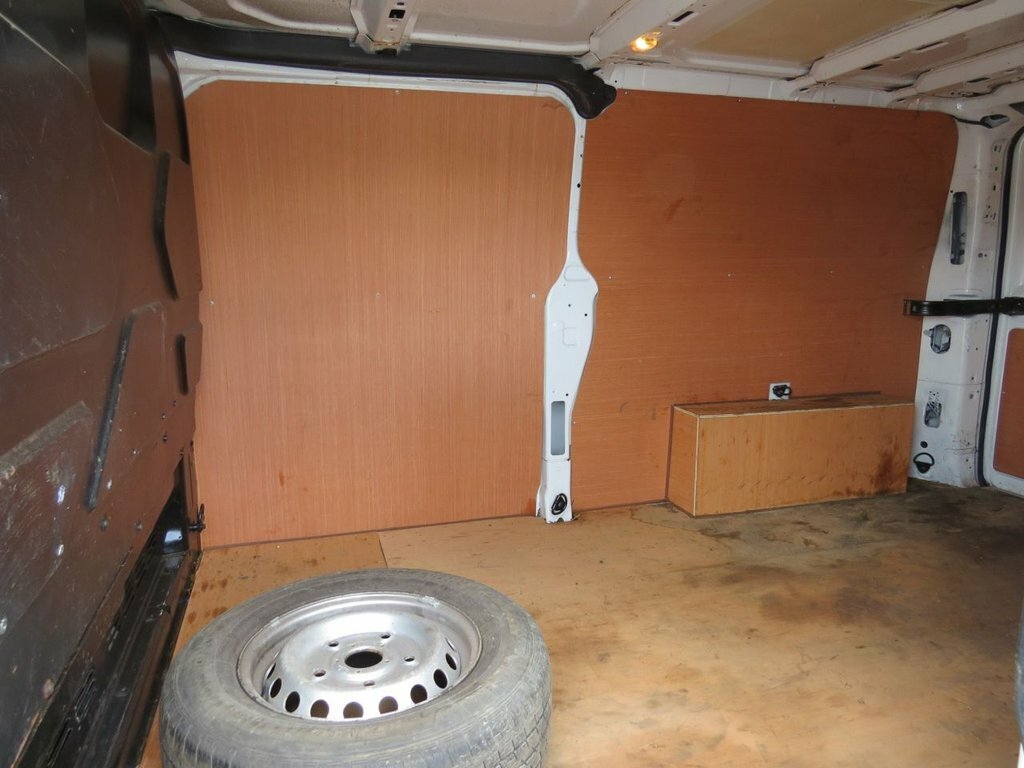 Ford Transit Custom Mpv YG18ETL White #5