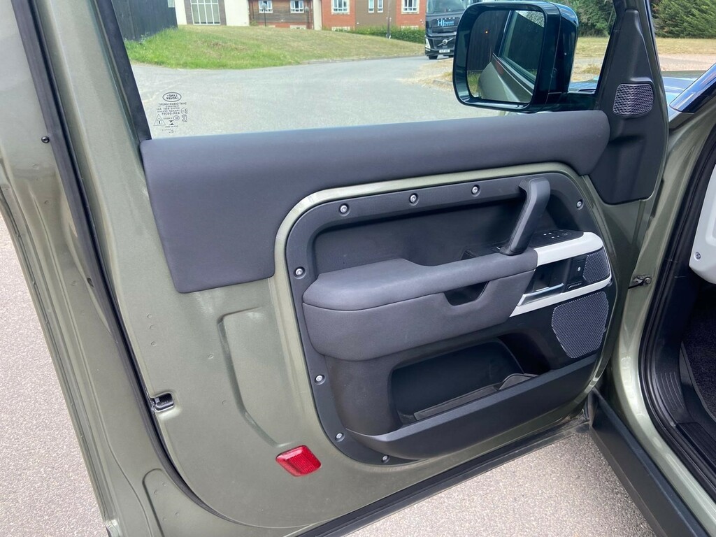 Land Rover Defender 90 3.0 D250 Hse 90 6 Seat Black #34