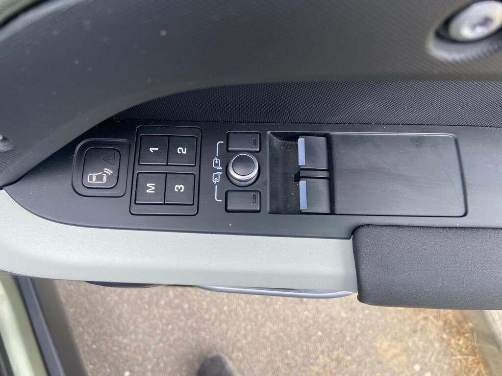 Land Rover Defender 90 3.0 D250 Hse 90 6 Seat Black #18