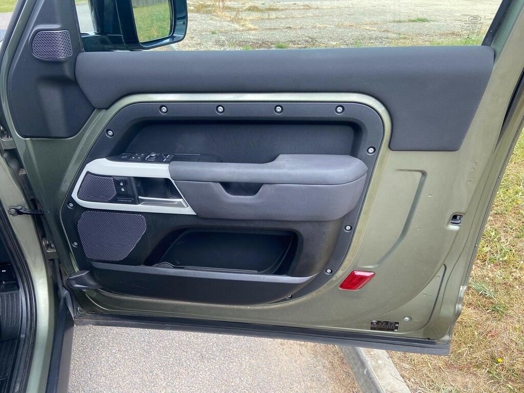 Land Rover Defender 90 3.0 D250 Hse 90 6 Seat Black #33