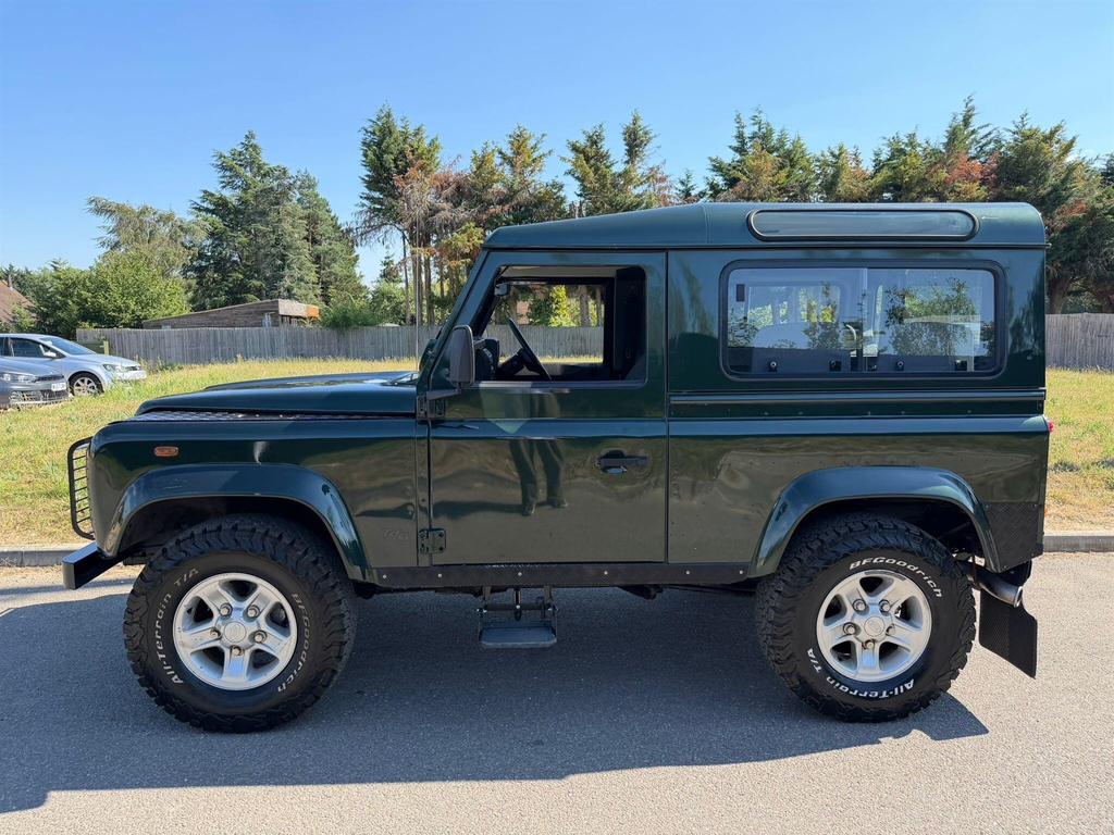 Land Rover Defender 90 Suv Green #3