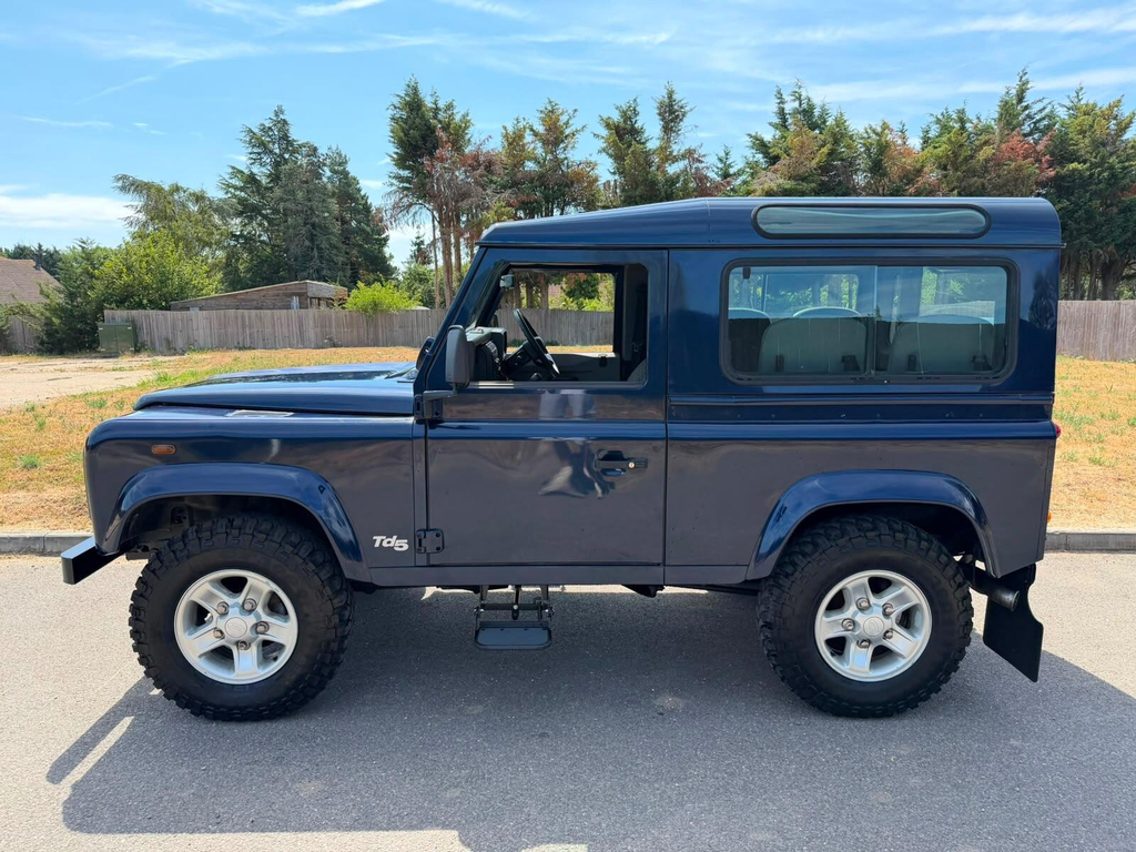 Land Rover Defender 90 Suv Blue #4