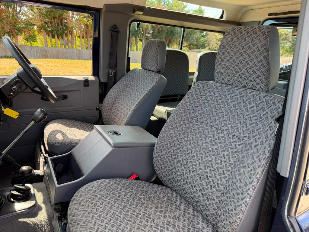 Land Rover Defender 90 Suv Green #34