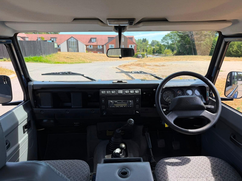Land Rover Defender 90 Suv Green #10