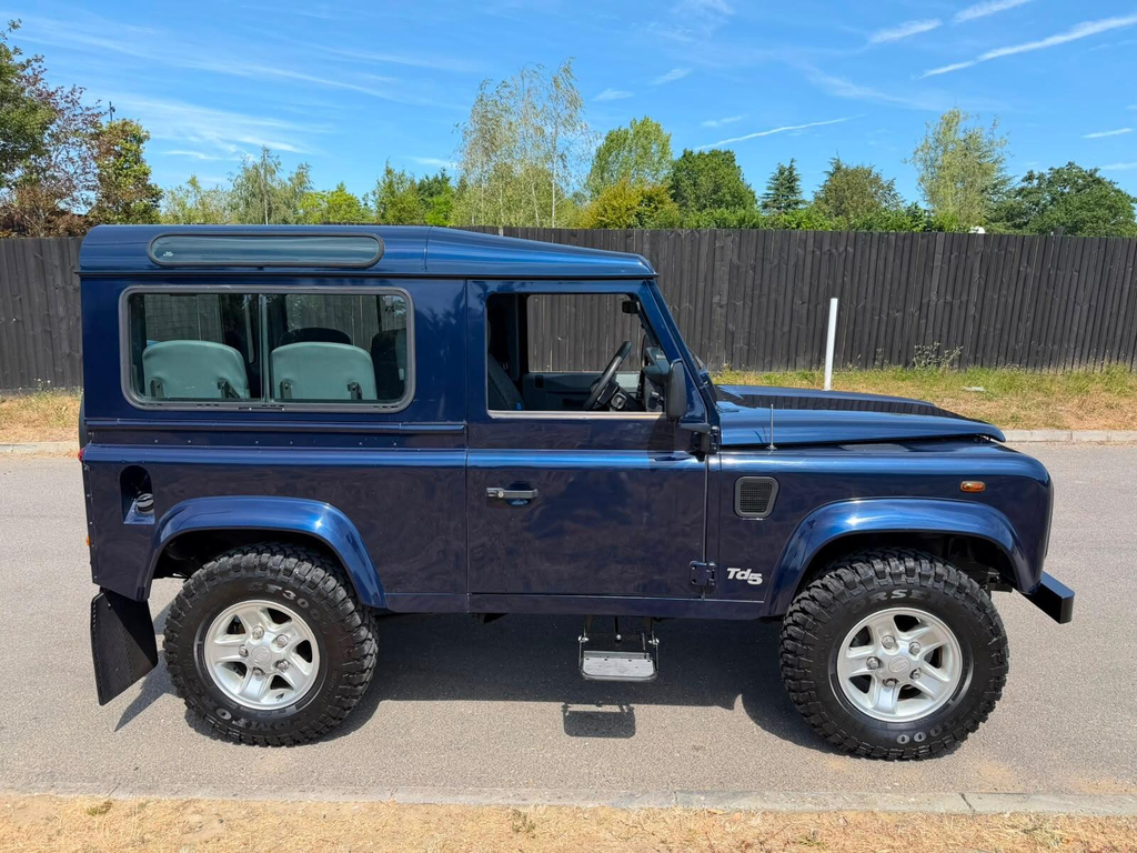 Land Rover Defender 90 Suv Green #7