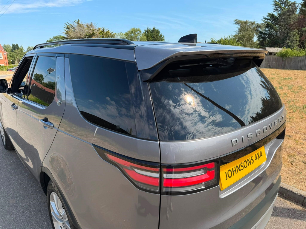 Land Rover Discovery Sdv6 Hse Black #10