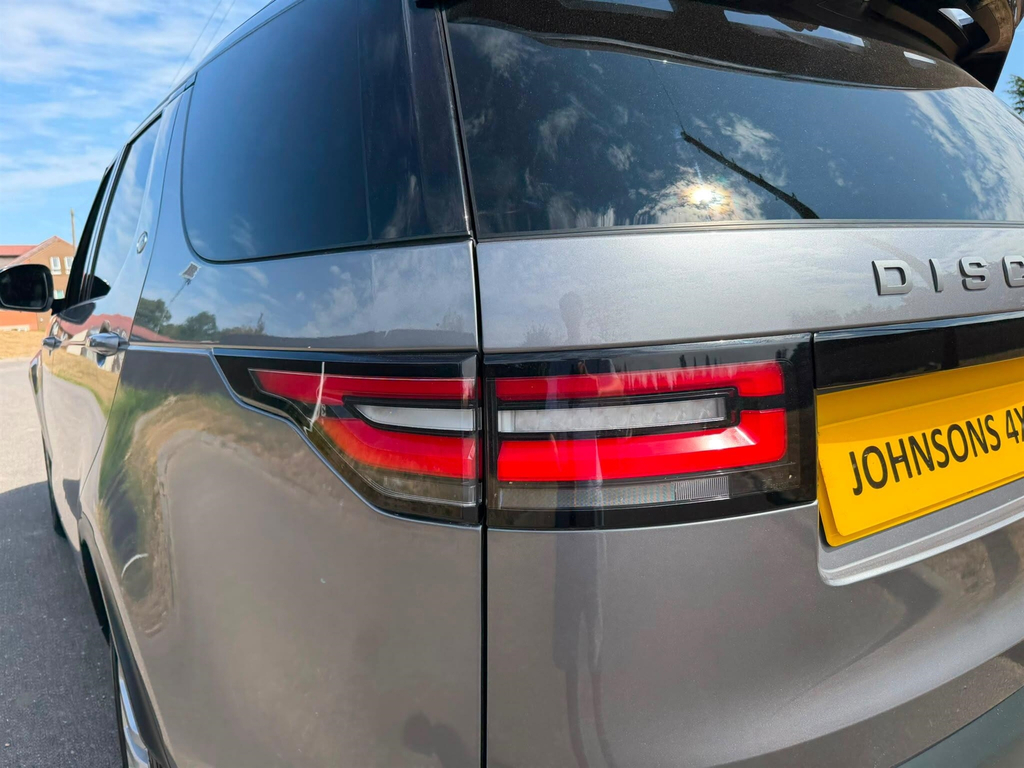 Land Rover Discovery Sdv6 Hse Black #53