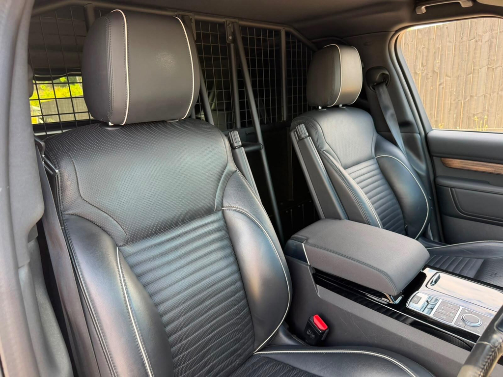Land Rover Discovery Sdv6 Hse Black #15