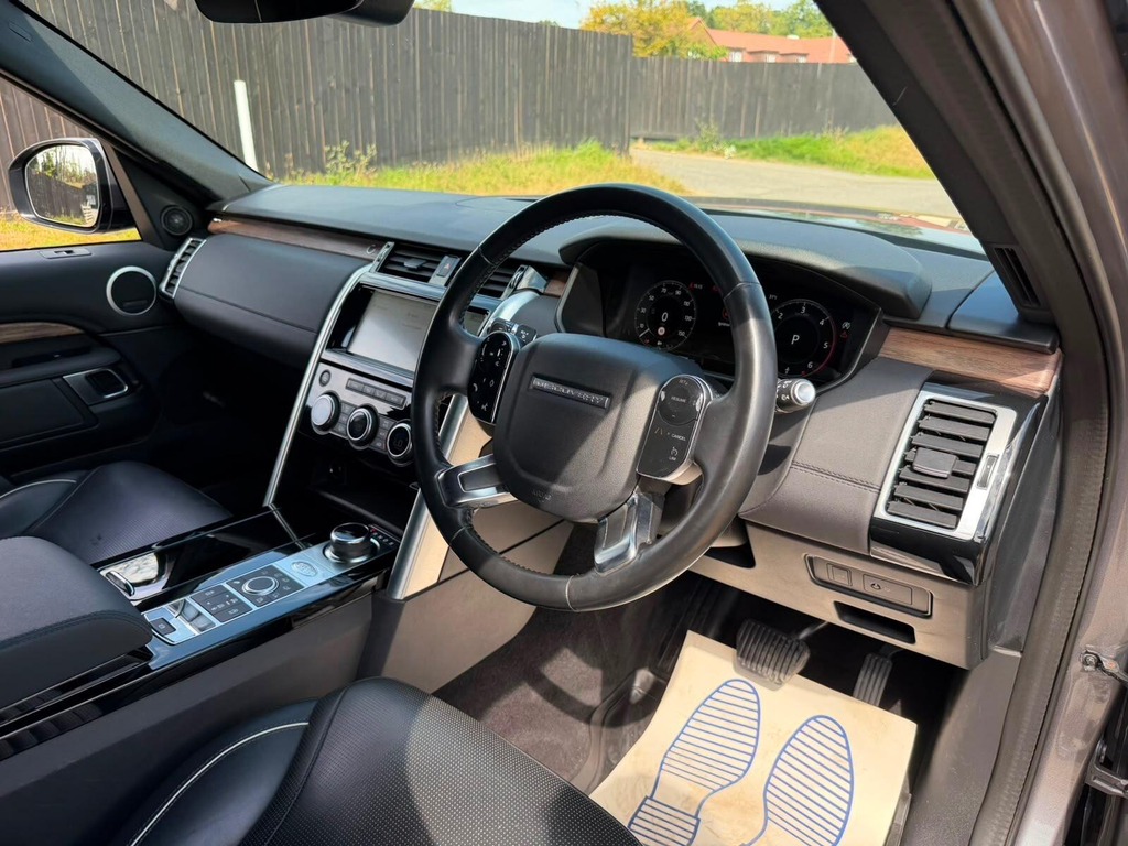 Land Rover Discovery Sdv6 Hse Black #27